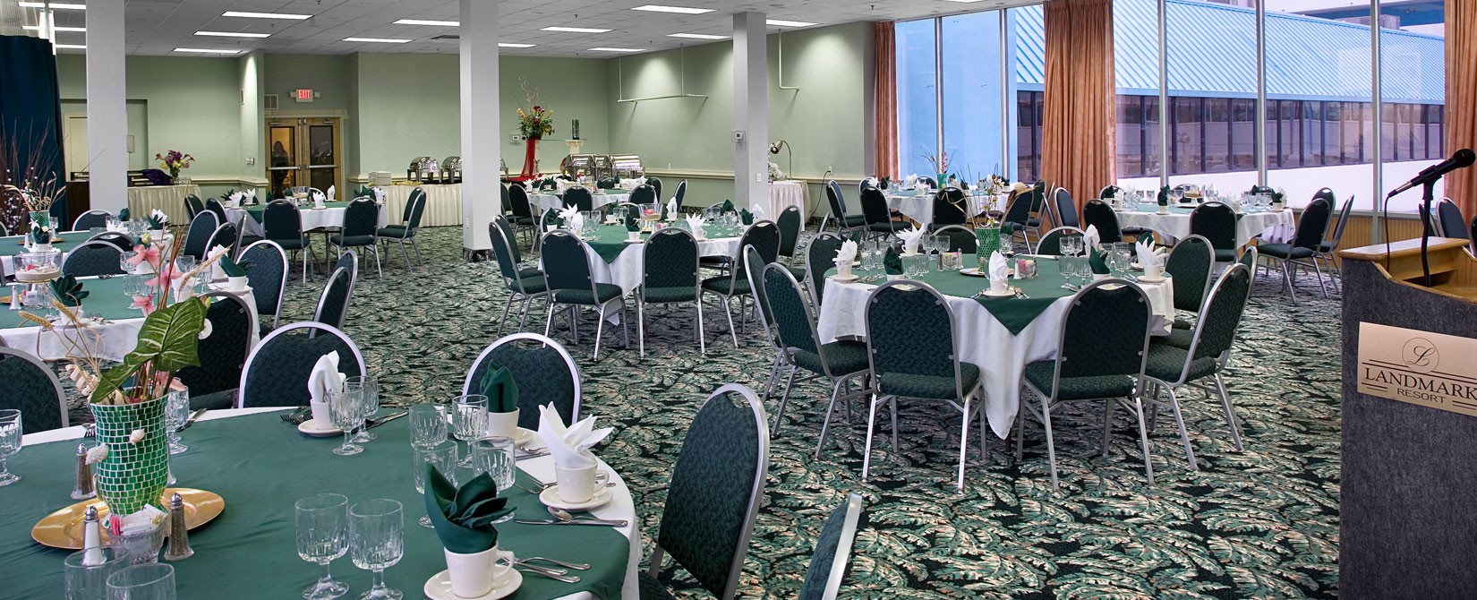 Banquet, meeting or conference room at Landmark Resort with dining settings