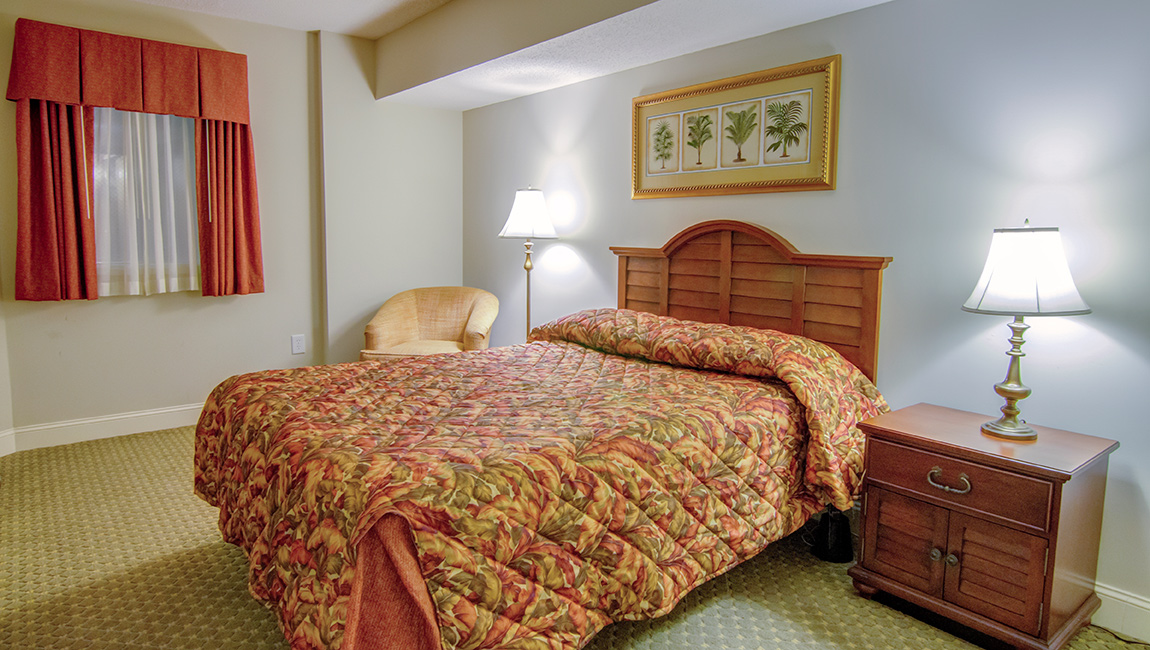 one-bedroom-queen-bedroom
