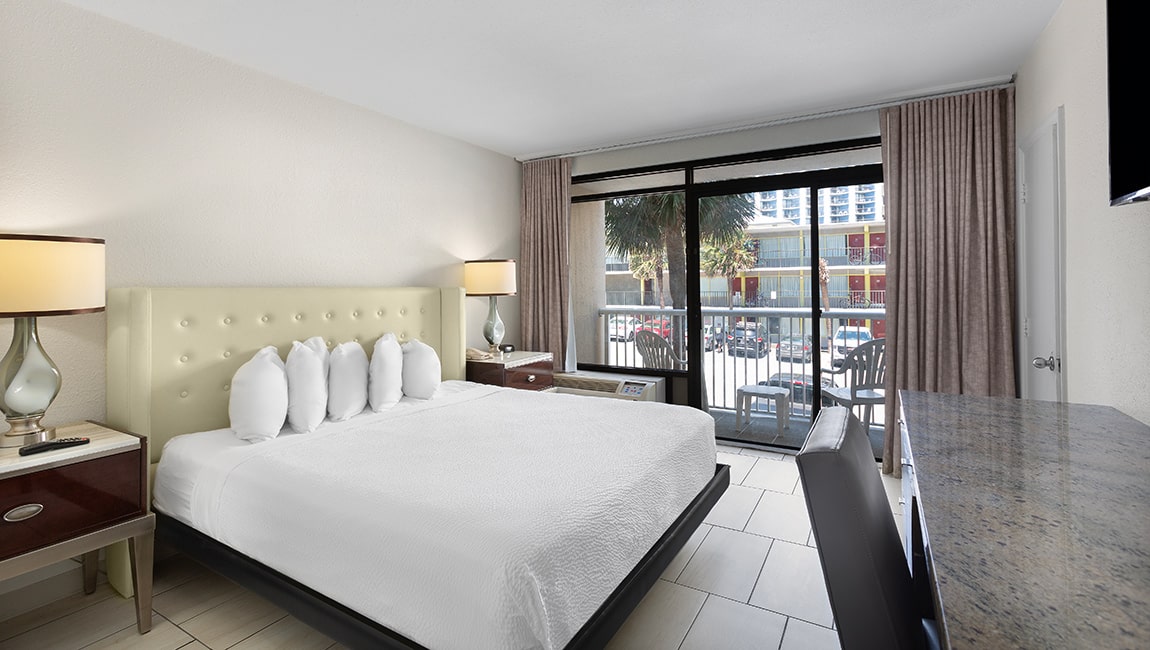Bedroom with one bed